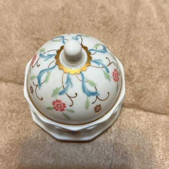 Prestige Of lace Venetian collection lidded trinket box - Picture 3 of 7